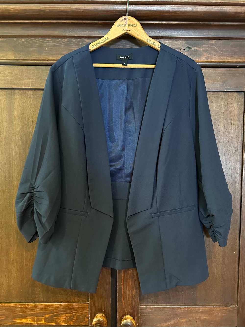 TORRID • navy blue women’s open front blazer • scrunch sleeves